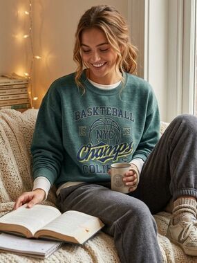 NWT Urban Outfitters NYC Retro Sweatshirt Size M/L Green Blue School Athleisure